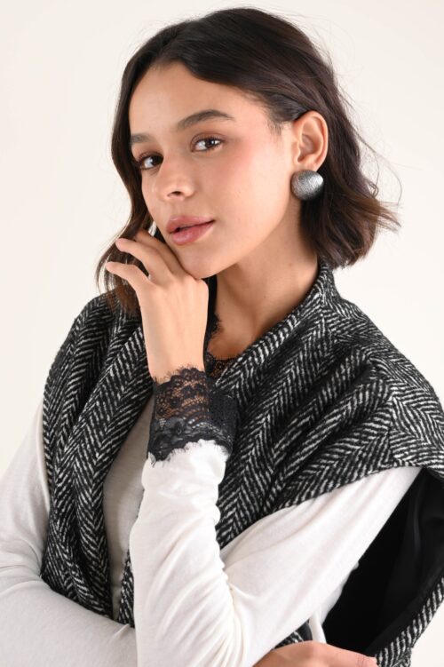 Alternative view of ORECCHINI TONDI TEXTURE EFFETTO MARTELLATO