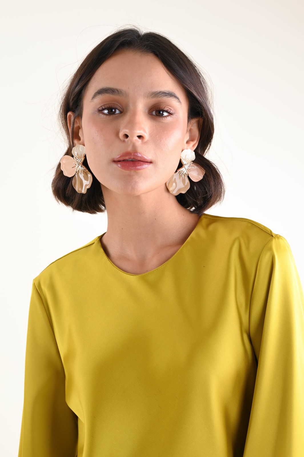 ORECCHINI A FIORE CON DETTAGLI METALLICI - Image 2