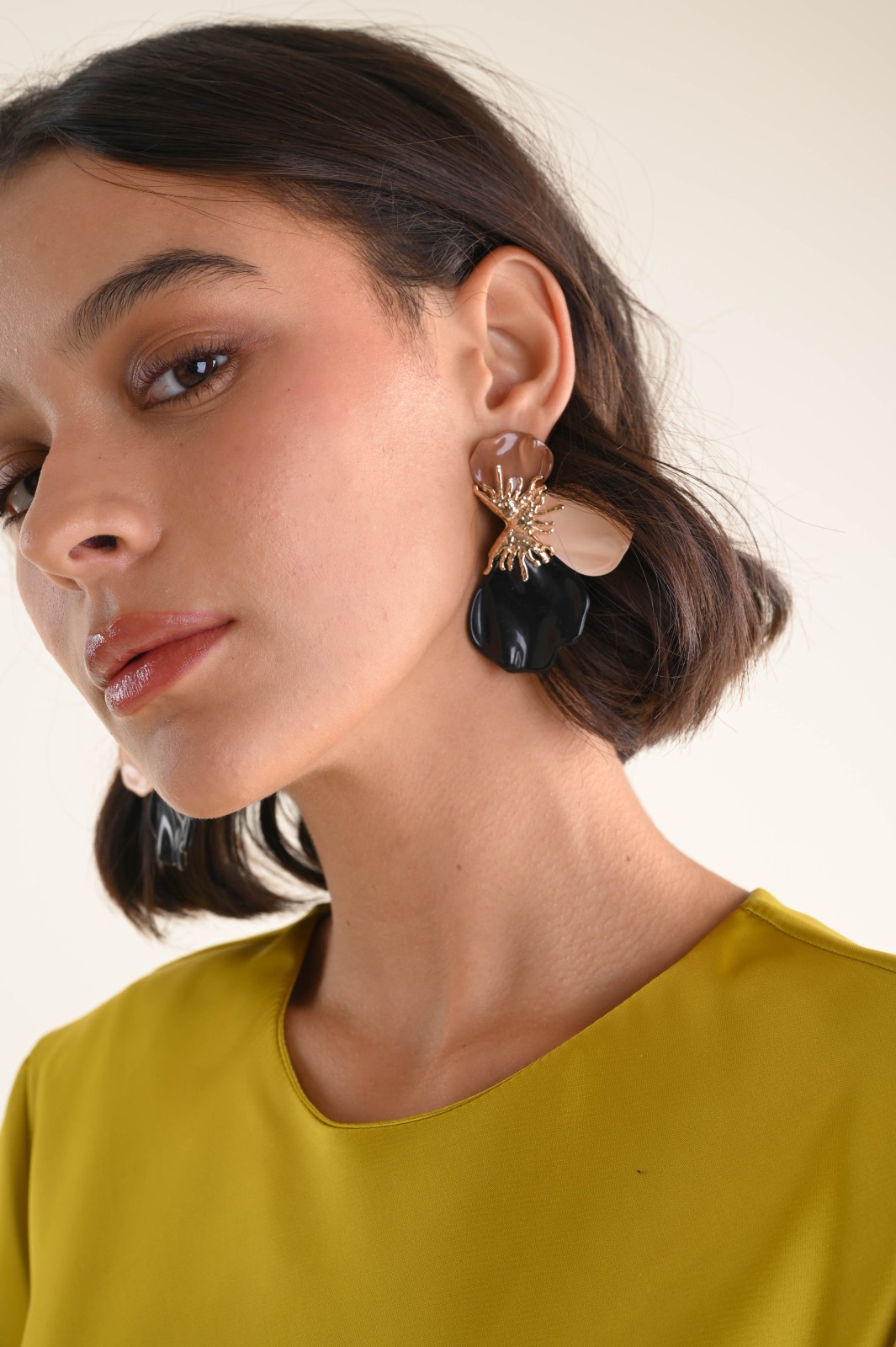 BI131-90_MORO ORECCHINI A FIORE CON DETTAGLI METALLICI - Moor, TU