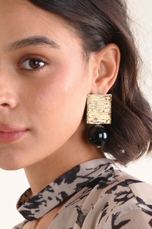 Alternative view of ORECCHINI GEOMETRICI CON PENDENTE SFERA MAXI