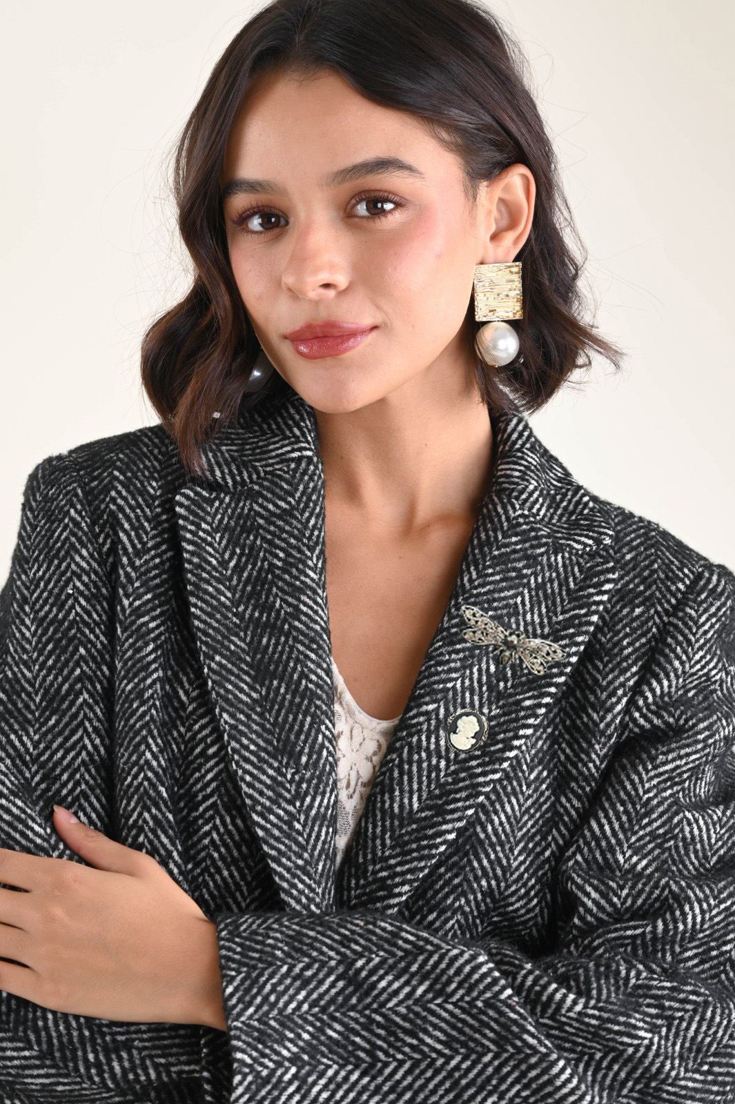 ORECCHINI GEOMETRICI CON PENDENTE SFERA MAXI - Image 5