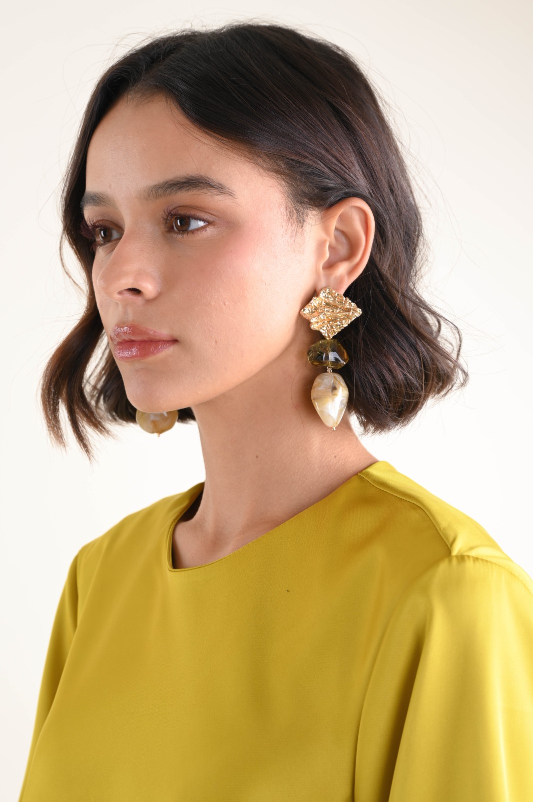 BI133-90_VERDE ORECCHINI SCENOGRAFICI MULTIELEMENTO CON BASE MARTELLATA - Beige, TU