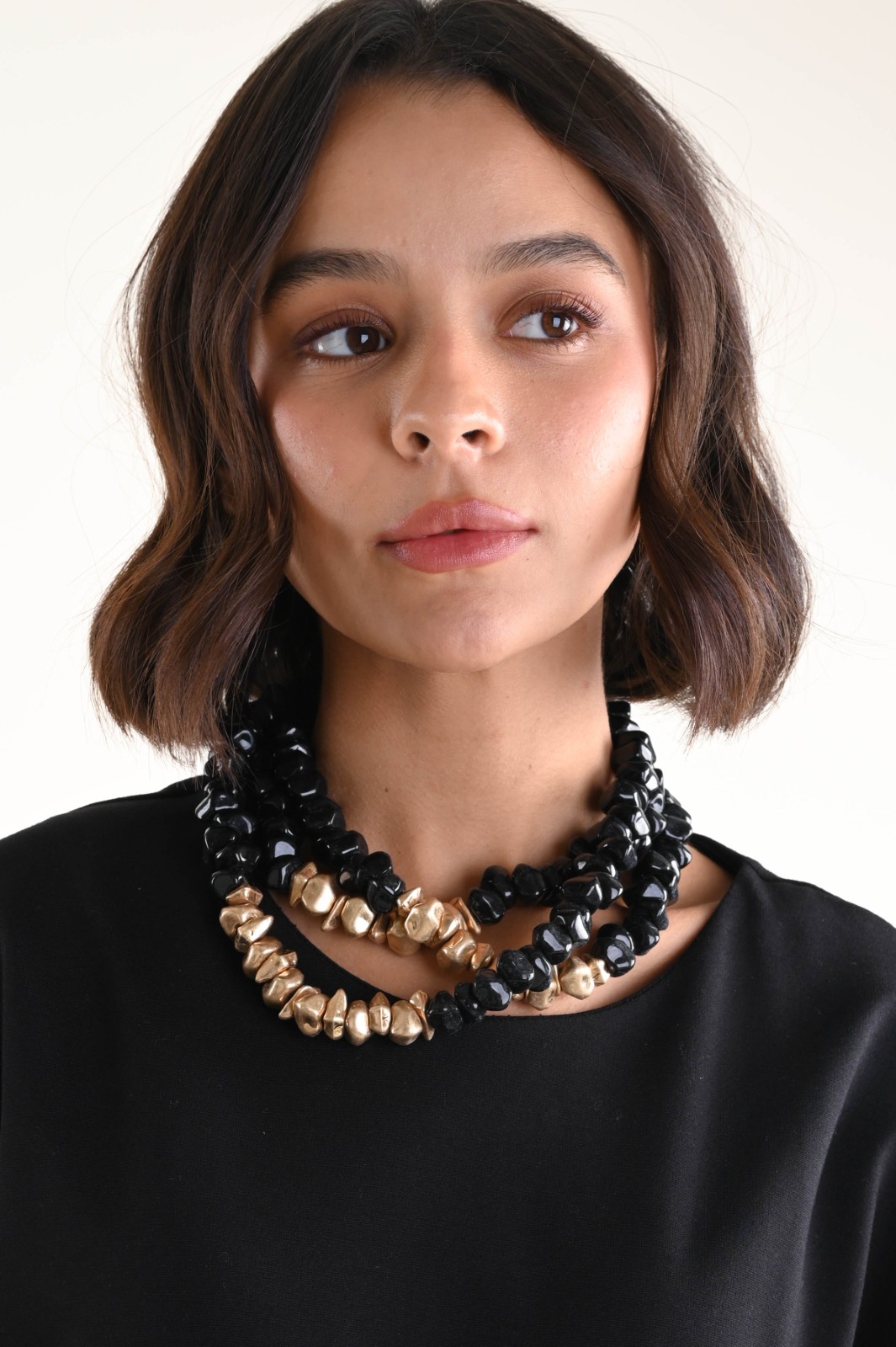BI135-90_NERO COLLANA MULTIFILI CON ELEMENTI IRREGOLARI - Black, TU