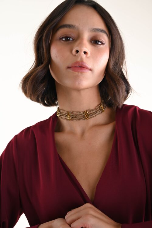 CHOKER INTRECCIATO CON MICRO PERLINE E DETTAGLI LUMINOSI