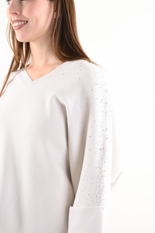 Alternative view of MAGLIA SCOLLATURA A V CON APPLICAZIONI LUMINOSE SULLE MANICHE