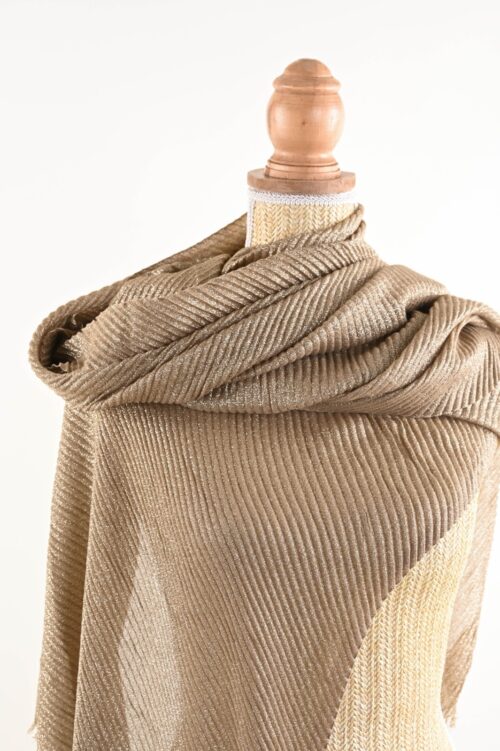 SCIARPA CON DETTAGLI LUMINOSI