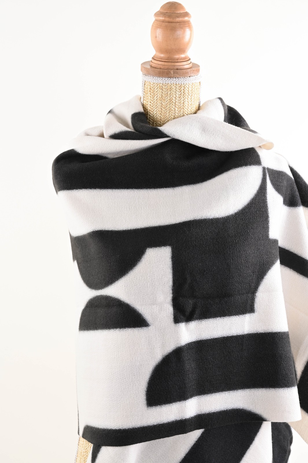 KYF6650-90_NERO SCIARPA CON MOTIVO GEOMETRICO - Black, TU