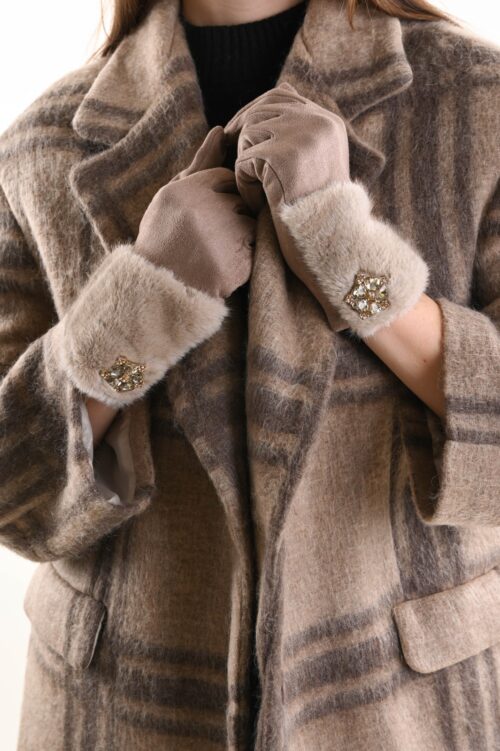 Alternative view of GUANTI IN PELLICCIA CON DETTAGLIO GIOIELLO