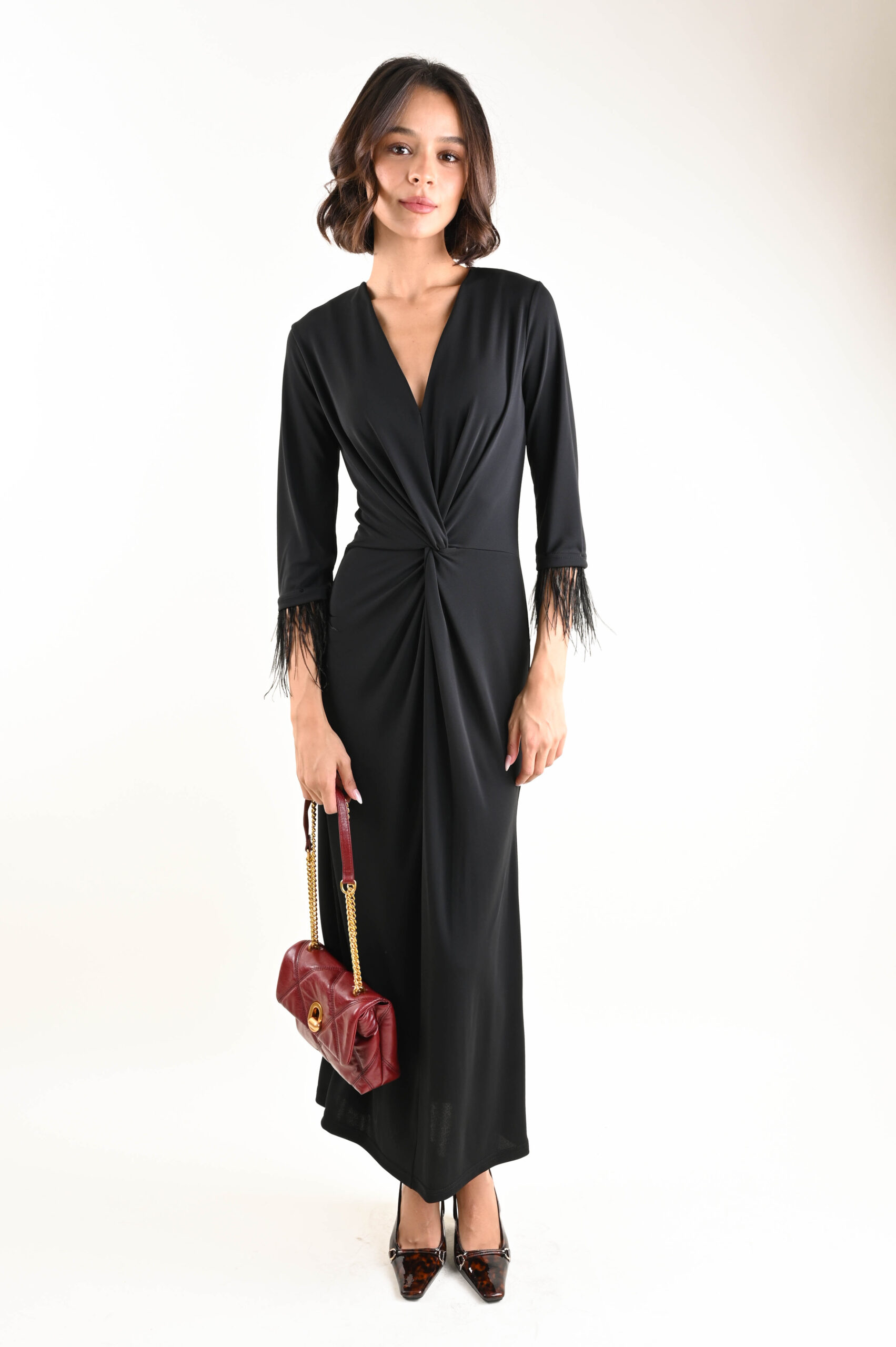 ABITO LUNGO ELEGANTE CON PIUME SUI POLSINI - immagine 2