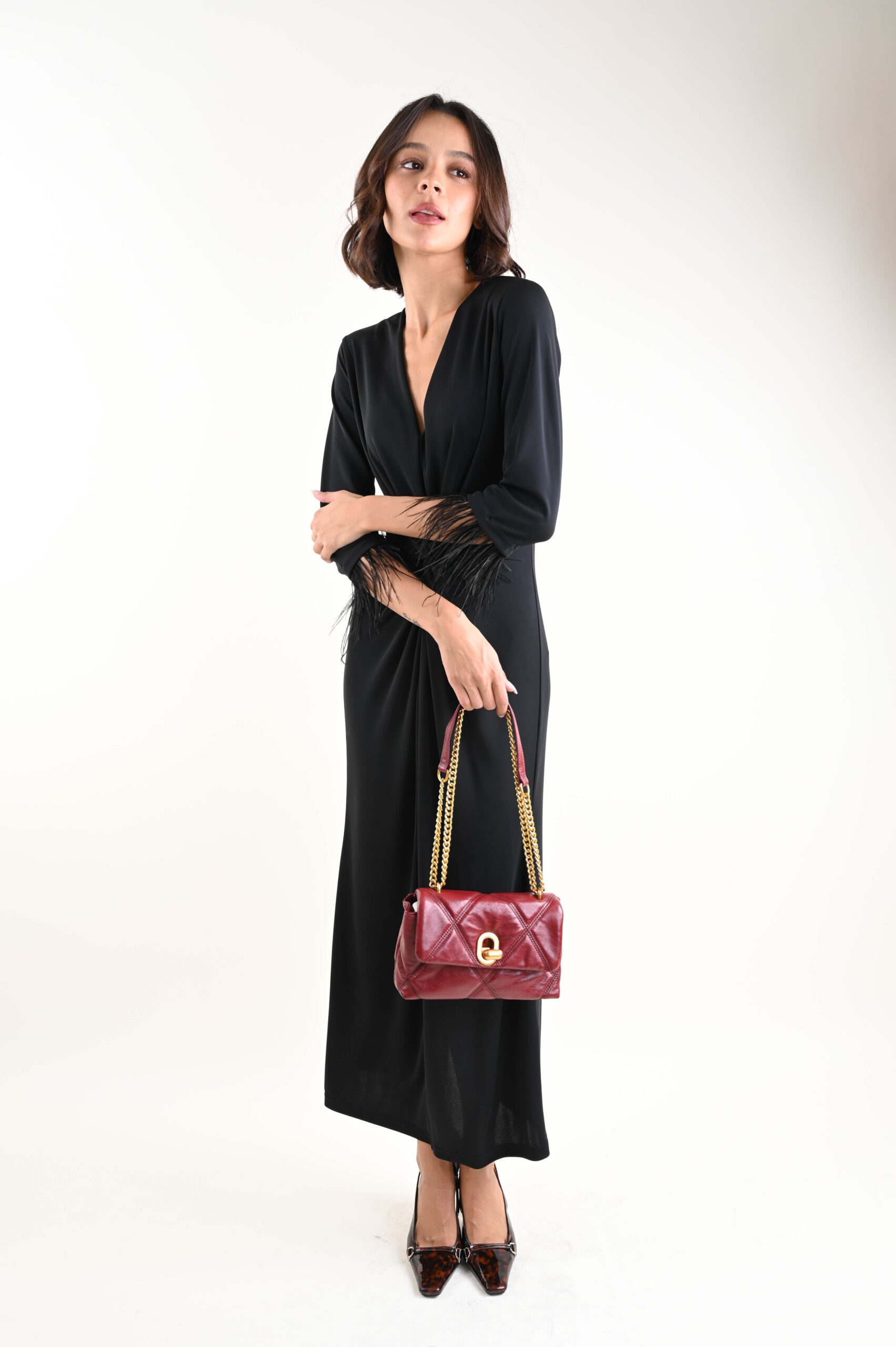 ABITO LUNGO ELEGANTE CON PIUME SUI POLSINI - immagine 3