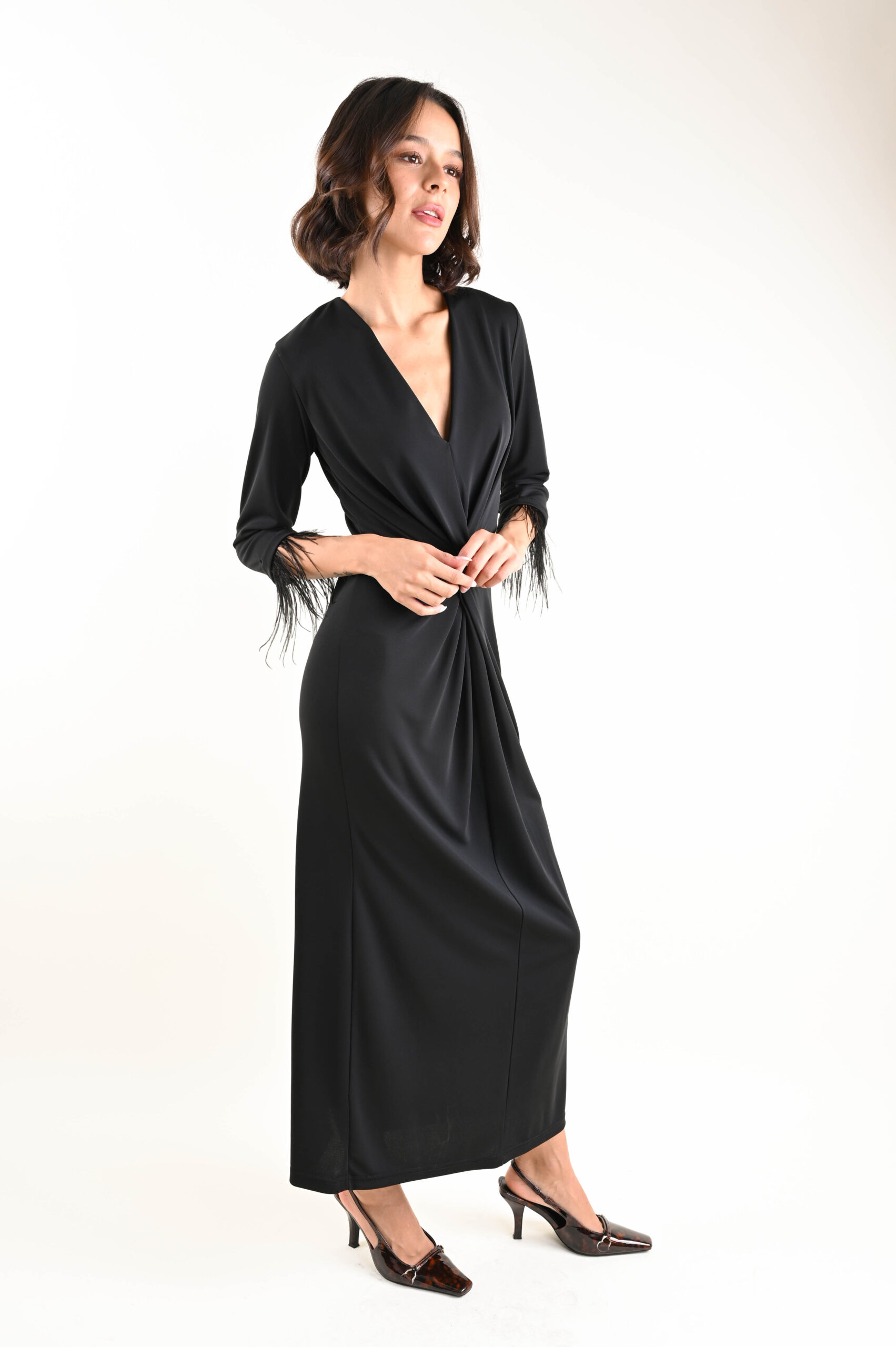 ABITO LUNGO ELEGANTE CON PIUME SUI POLSINI - immagine 4