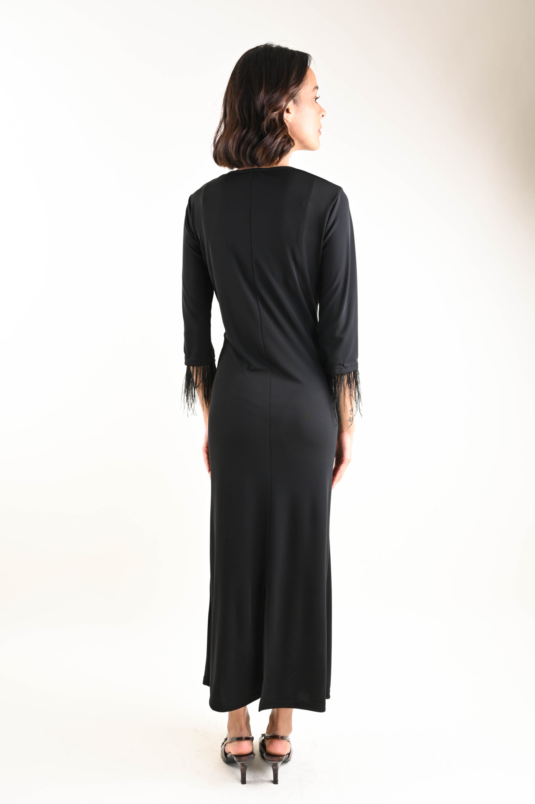 ABITO LUNGO ELEGANTE CON PIUME SUI POLSINI - immagine 5