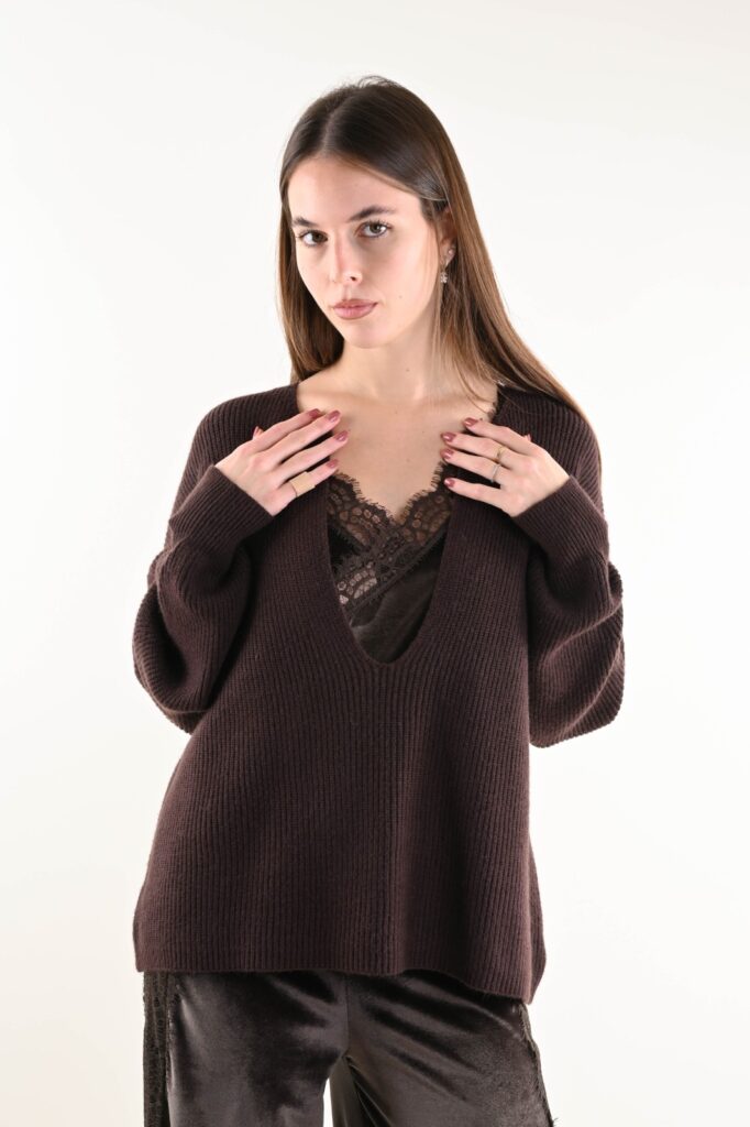RIBBED V-NECK SWEATER 
