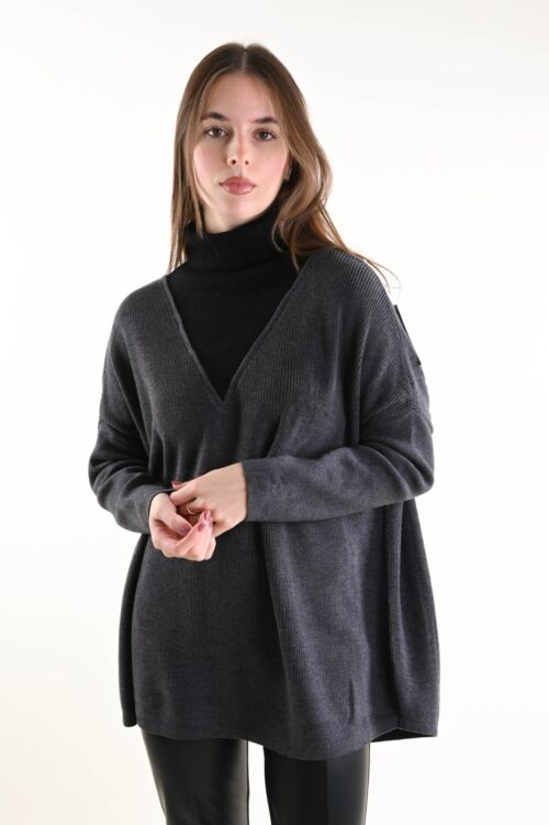 MAXI MAGLIA CON COLLO DOPPIO E SCOLLO A V