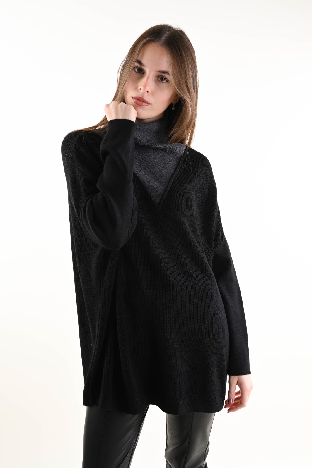 ML28231-90_NERO MAXI MAGLIA CON COLLO DOPPIO E SCOLLO A V - Negro, TU