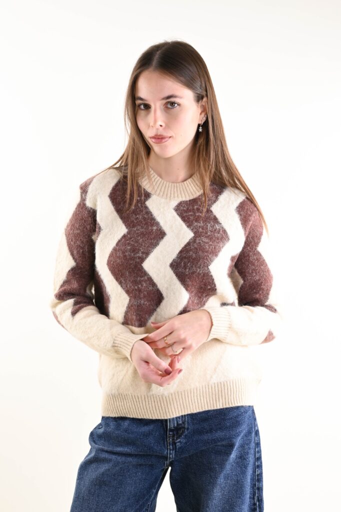 SOFT SWEATER WITH GEOMETRIC PATTERN 