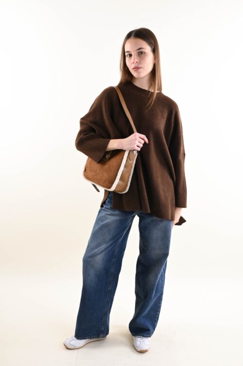 Alternative view of MAGLIA OVER CON MANICA LARGA E ABOTTONATURA POSTERIORE