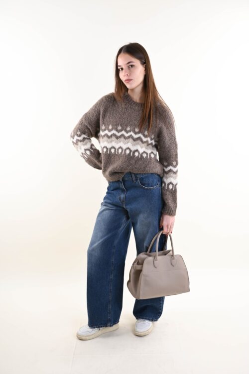 Alternative view of MAGLIONE MORBIDO CON MOTIVO JACQUARD