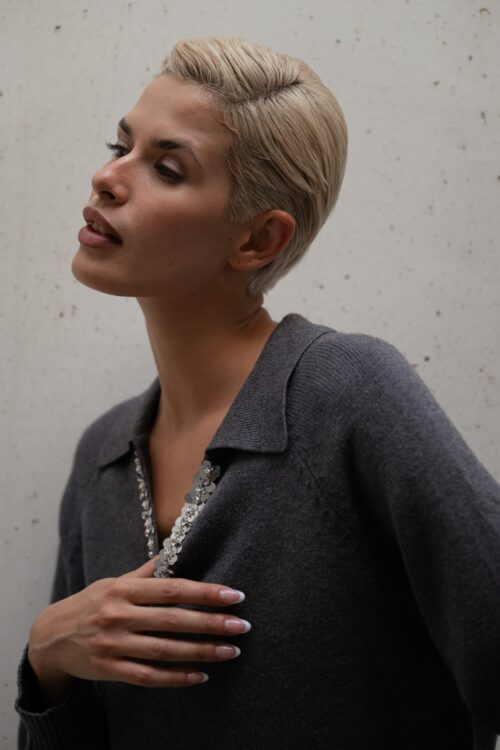 MAGLIA DONNA CON COLLETTO E SCOLLO GIOIELLO
