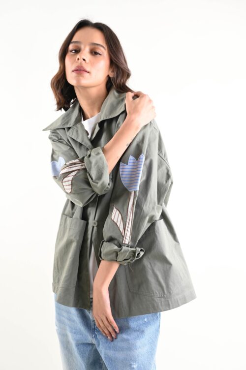 CAMICIA CON PATCH DECORATIVE