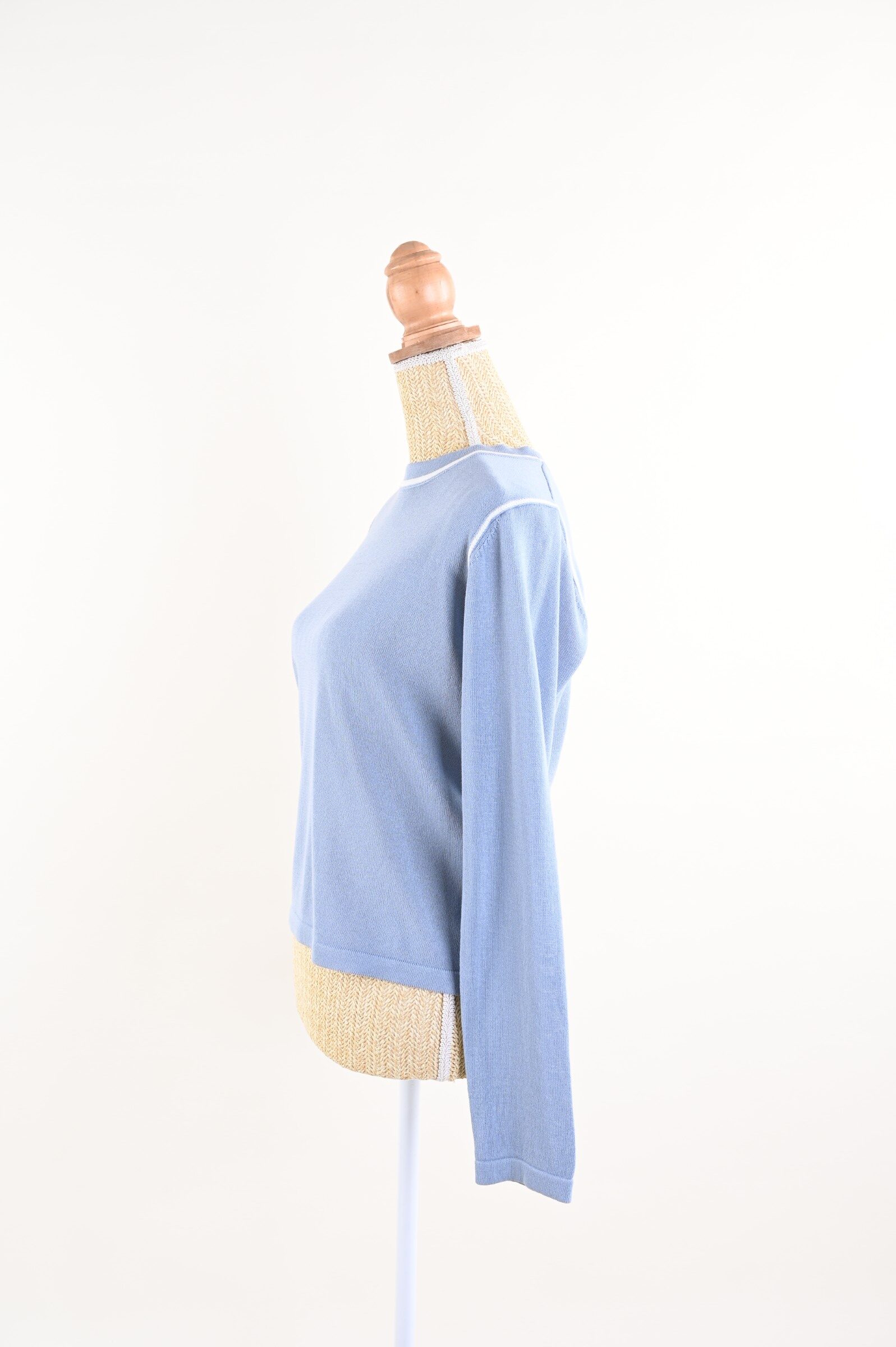 MAGLIA LEGGERA A MANICHE LUNGHE CON PROFILI A CONTRASTO - immagine 2