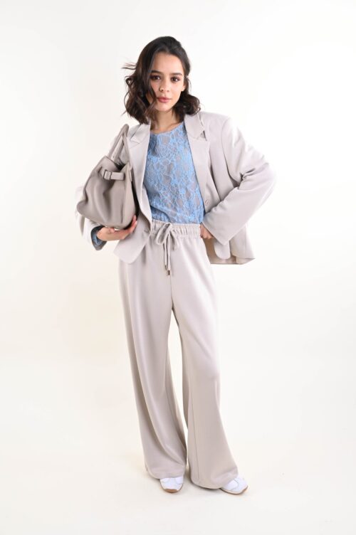 Alternative view of BLAZER CORTO DAL TAGLIO ESSENZIALE