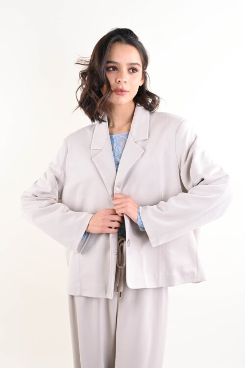 BLAZER CORTO DAL TAGLIO ESSENZIALE