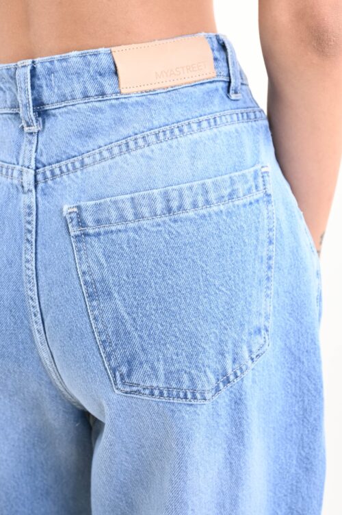 Alternative view of JEANS BAGGY CON CUCITURA AL GINOCCHIO