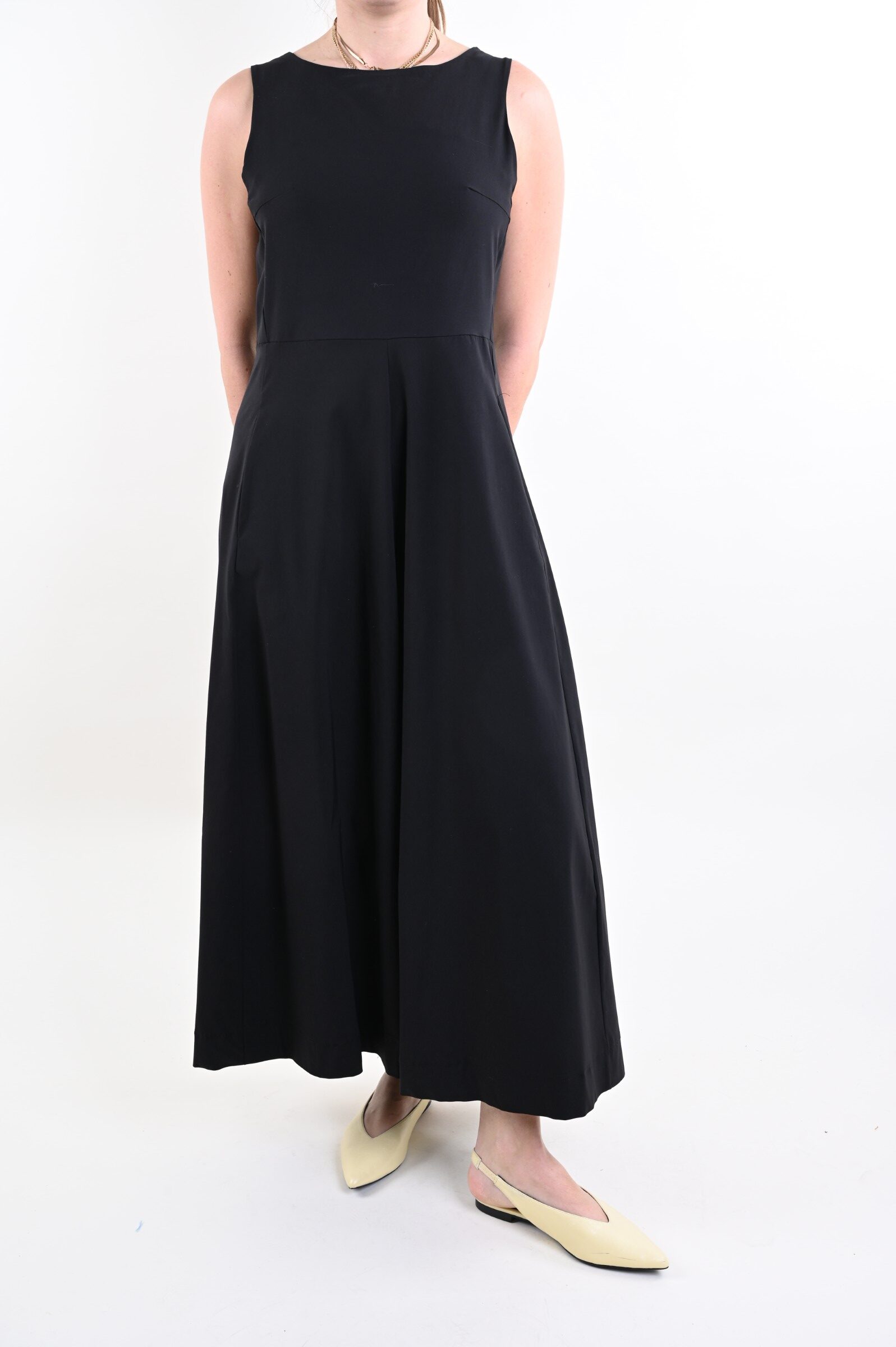 DSC_0810 TUTA AMPIA SENZA MANICHE - Schwarz, S