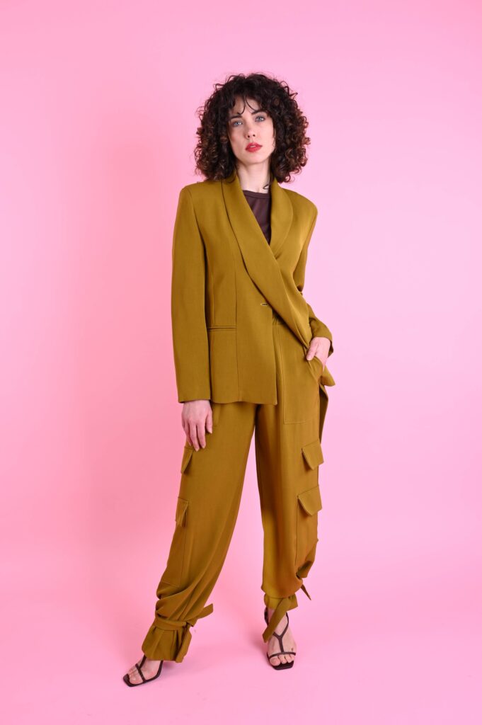 PANTALONI CARGO CON LACCI SUL FONDO 