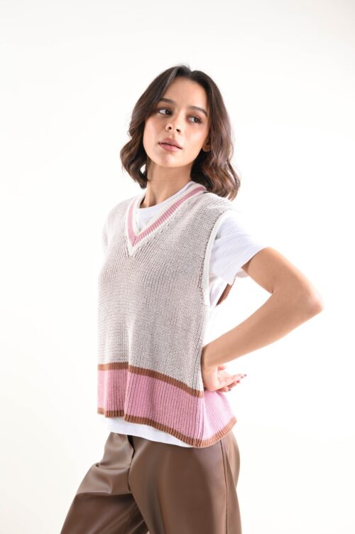 Alternative view of GILET IN MAGLIA SCOLLO A V A COSTINE