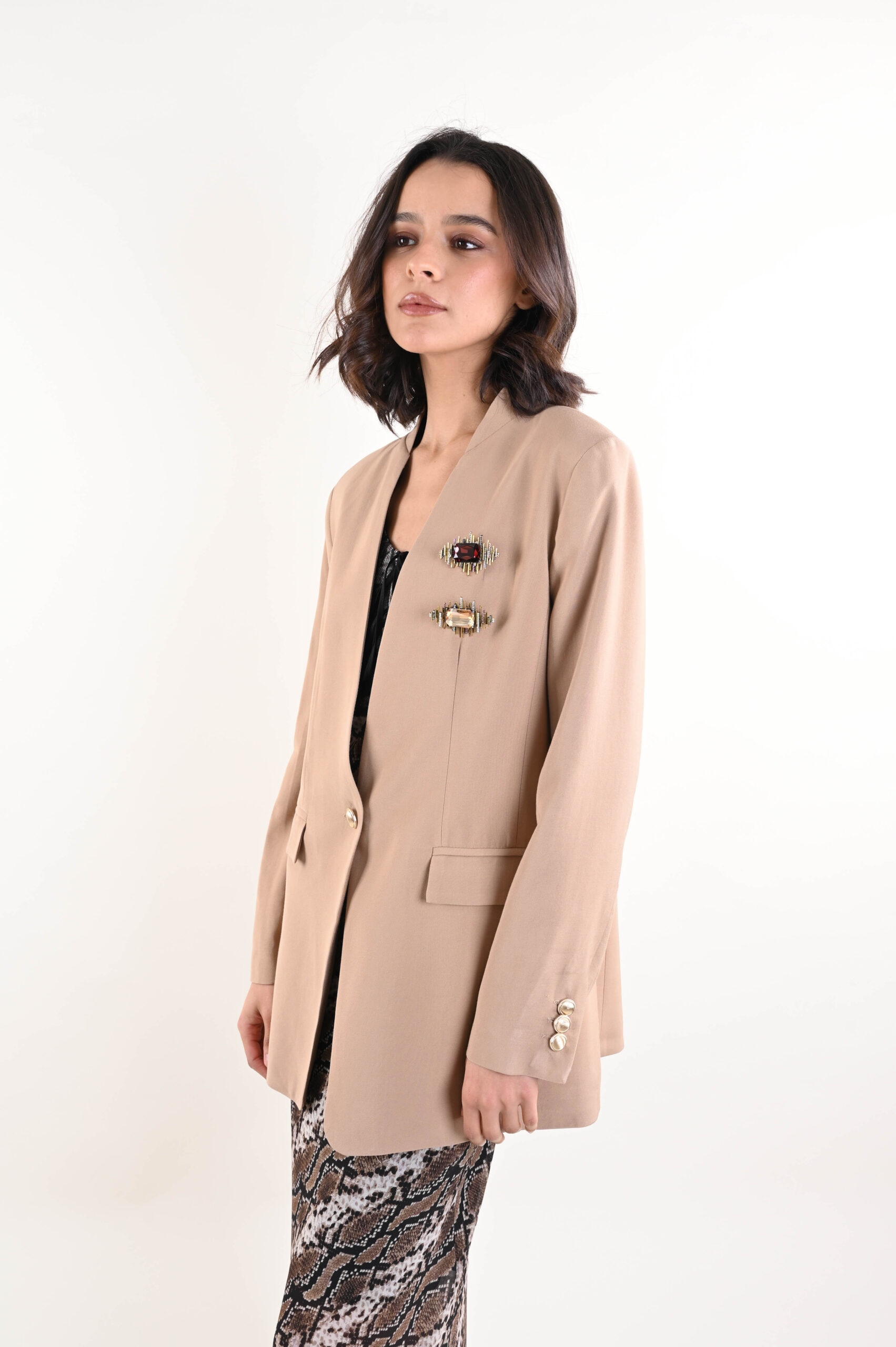 DSC_9825 BLAZER ELEGANTE CON DETTAGLIO GIOIELLO - Tabak, S