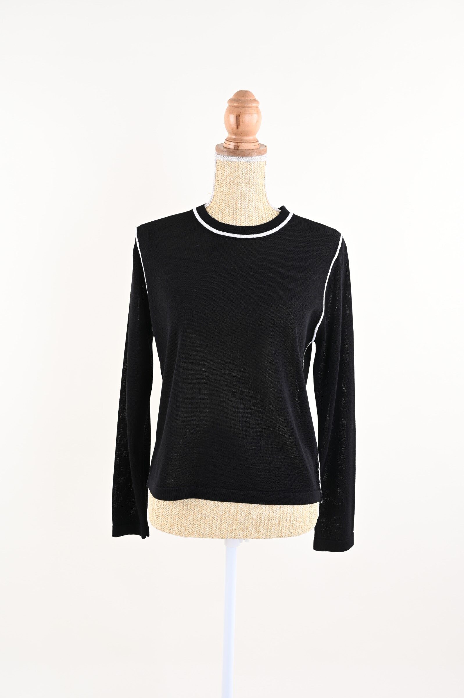 DSC_9974 MAGLIA LEGGERA A MANICHE LUNGHE CON PROFILI A CONTRASTO - Nero, TU