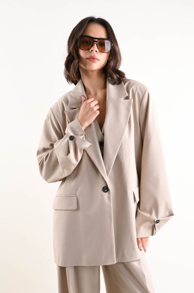 BLAZER MONOPETTO CON BOTTONCINI ALLE MANICHE 