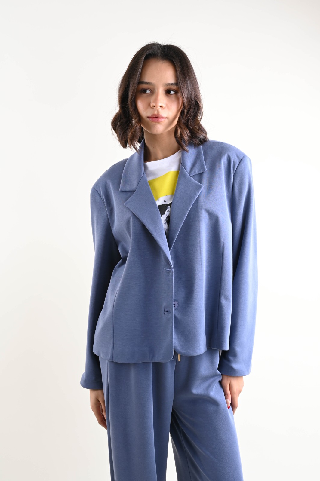 BLAZER CORTO DAL TAGLIO ESSENZIALE