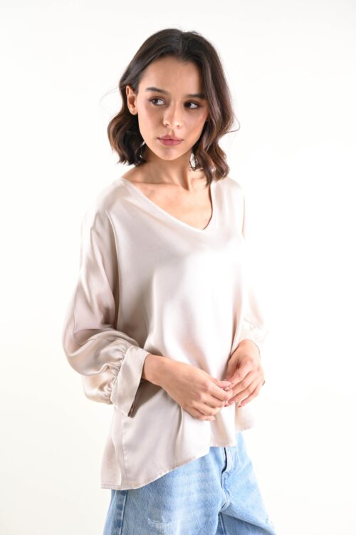 BLUSA SCOLLO A V CON MANICHE A PIPISTRELLO