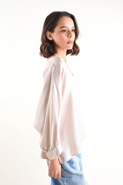 Alternative view of BLUSA SCOLLO A V CON MANICHE A PIPISTRELLO