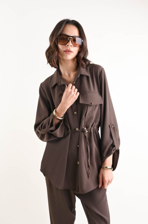 CAMICIA CON COULISSE IN VITA E TASCHINO