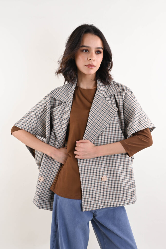 TRENCH CROP SENZA MANICHE CON MOTIVO A QUADRI 