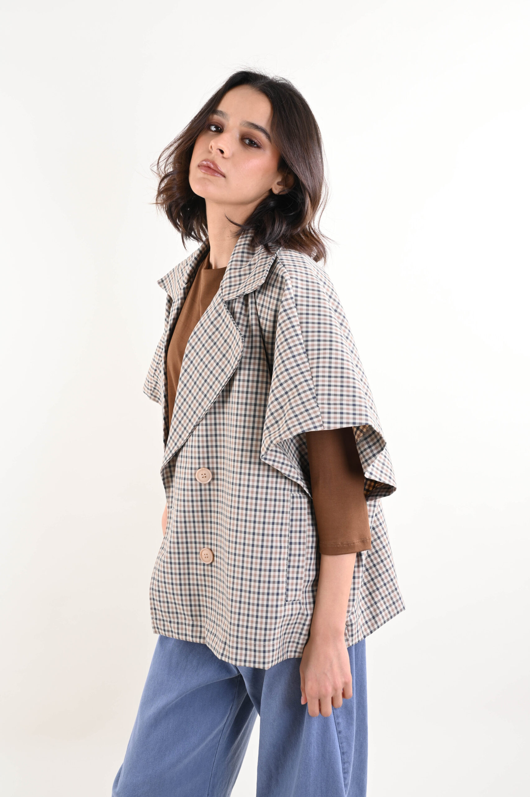 TRENCH CROP SENZA MANICHE CON MOTIVO A QUADRI - Image 3