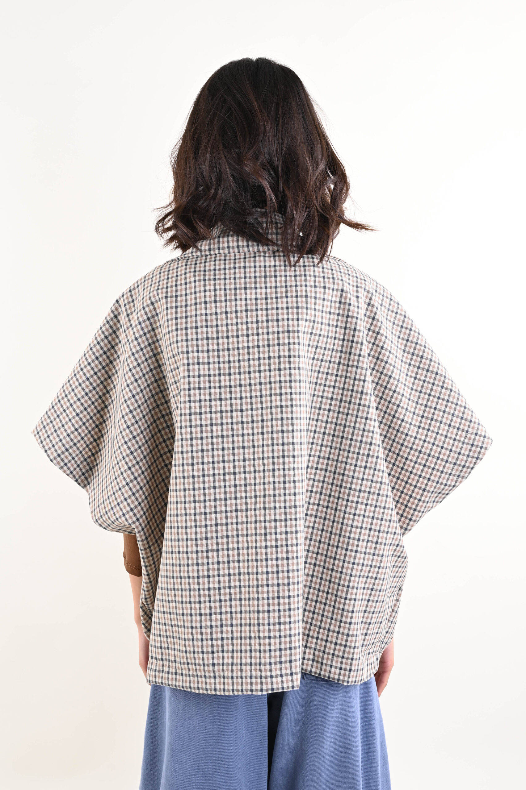 TRENCH CROP SENZA MANICHE CON MOTIVO A QUADRI - Image 4