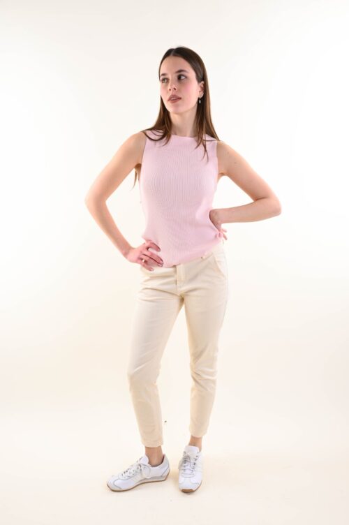 Alternative view of PANTALONE