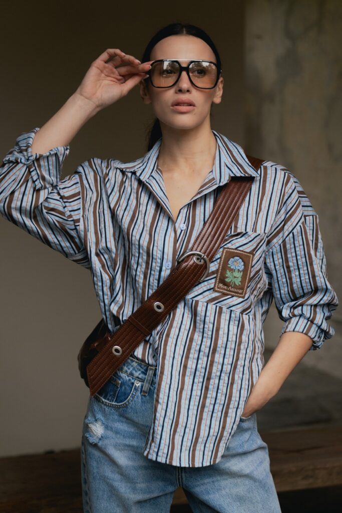 CAMICIA A RIGHE CON TASCHINO DECORATIVO 