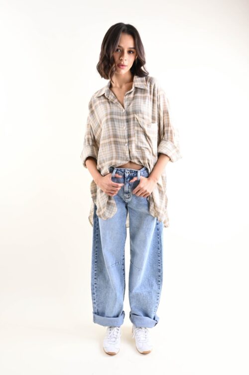 JEANS A GAMBA DRITTA CON CUCITURA AL GINOCCHIO