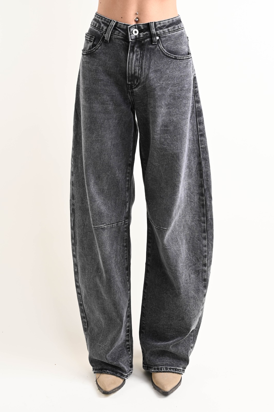 JEANS LAVAGGIO GRIGIO SCURO CON CUCITURA AL GINOCCHIO