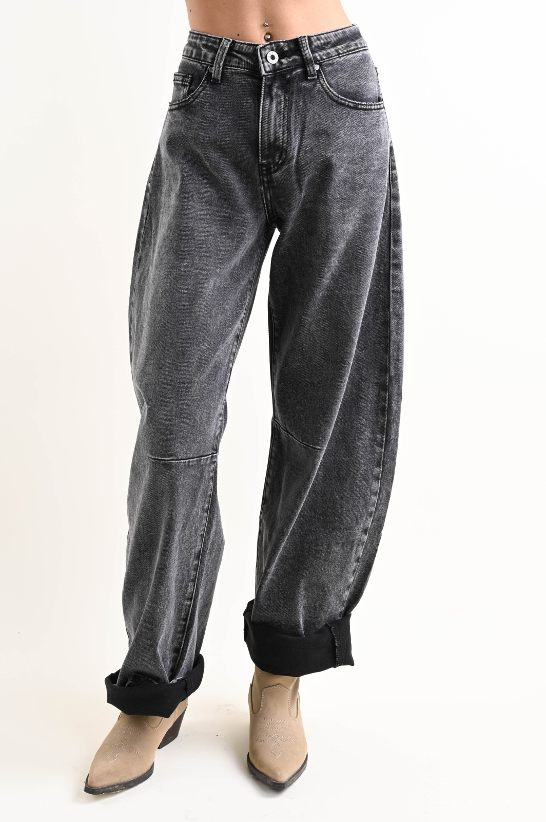 JEANS LAVAGGIO GRIGIO SCURO CON CUCITURA AL GINOCCHIO - immagine 4