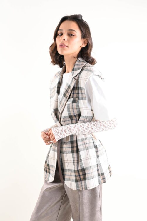 Alternative view of GILET MONOPETTO A QUADRI CON CINTURA