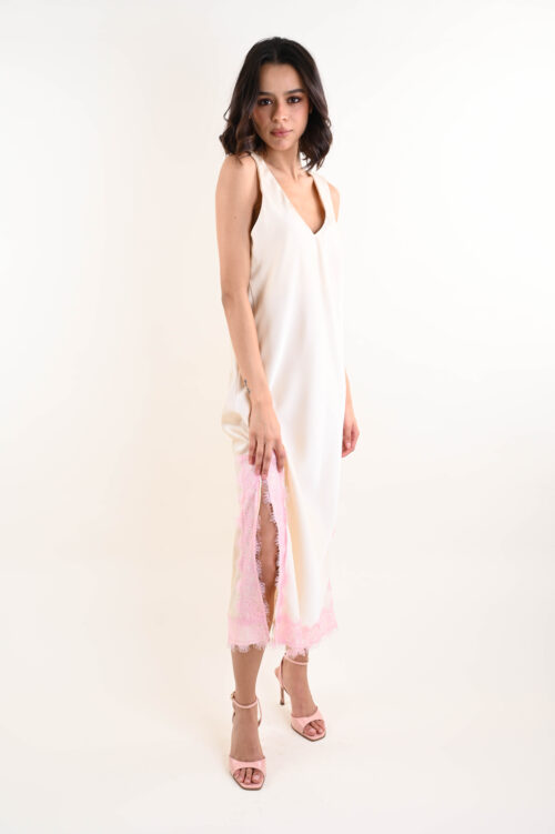 Alternative view of ABITO CON SCOLLO A V E INSERTO IN PIZZO