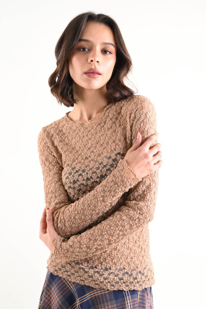 MAGLIA IN PIZZO A MANICHE LUNGHE 