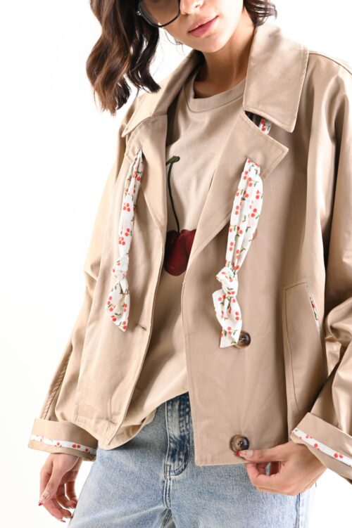 Alternative view of TRENCH CROP CON FOULARD FANTASIA